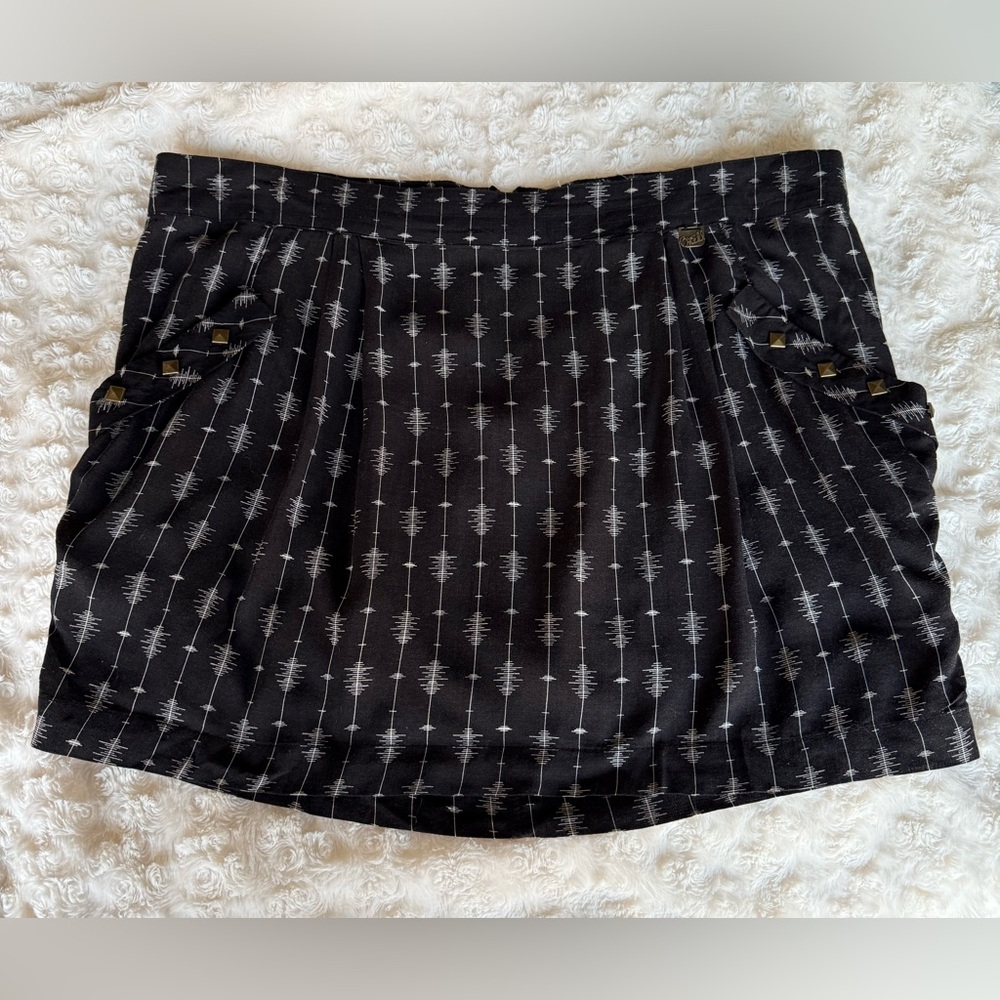 O’Neill Black Skirt Abstract Pattern Studded Detailed Pockets Womens Size 9